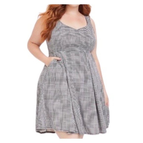 torrid Dresses & Skirts - Torrid Sleeveless Sweetheart Neckline Houndstooth Plaid Knit Skater Dress Size L